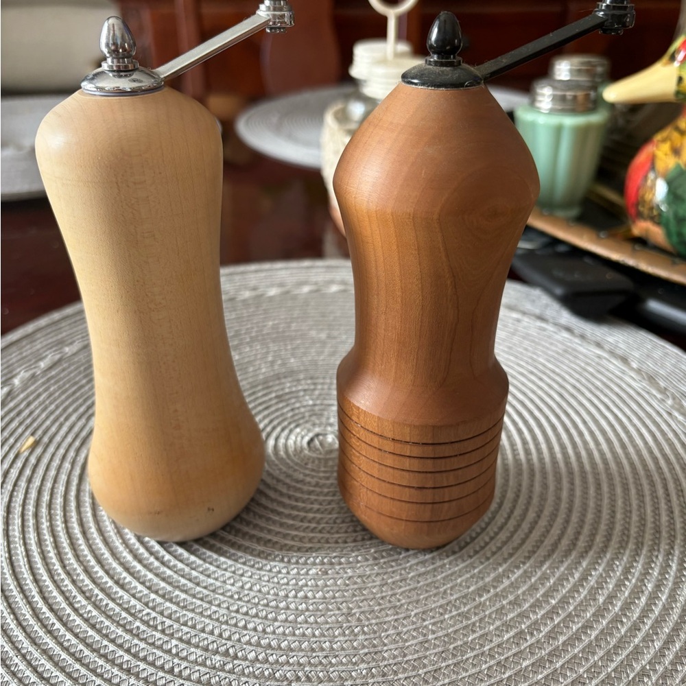 Wooden Salt and Pepper Grinder Set